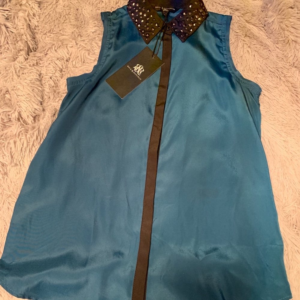 🎀 3 for 20 Beautiful Rock & Republic shirt